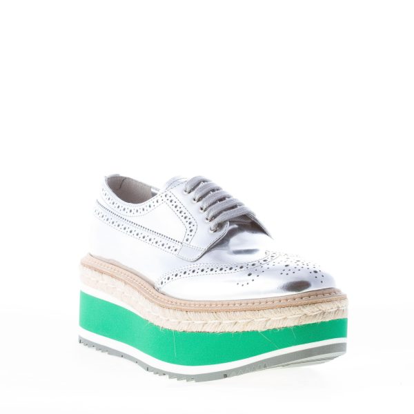 PRADA donna derby in pelle specchio ARGENTO con coda di rondine e zeppa - immagine 2