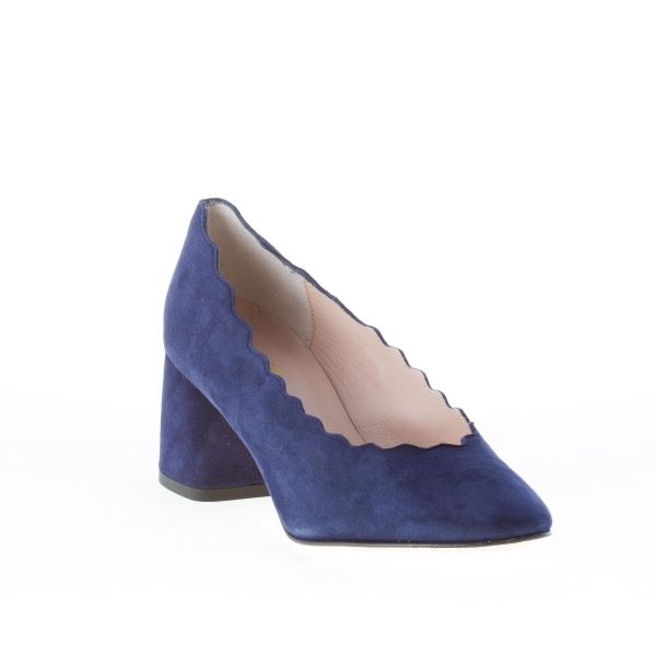 IL BORGO FIRENZE decolletè in camoscio BLU con profilo smerlato. Tacco 5,5 cm - immagine 2