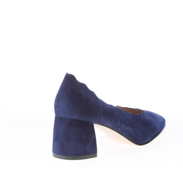 IL BORGO FIRENZE decolletè in camoscio BLU con profilo smerlato. Tacco 5,5 cm - immagine 3