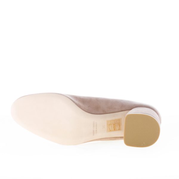 IL BORGO FIRENZE decolletè in camoscio BEIGE con profilo smerlato. Tacco 5,5 cm - immagine 8