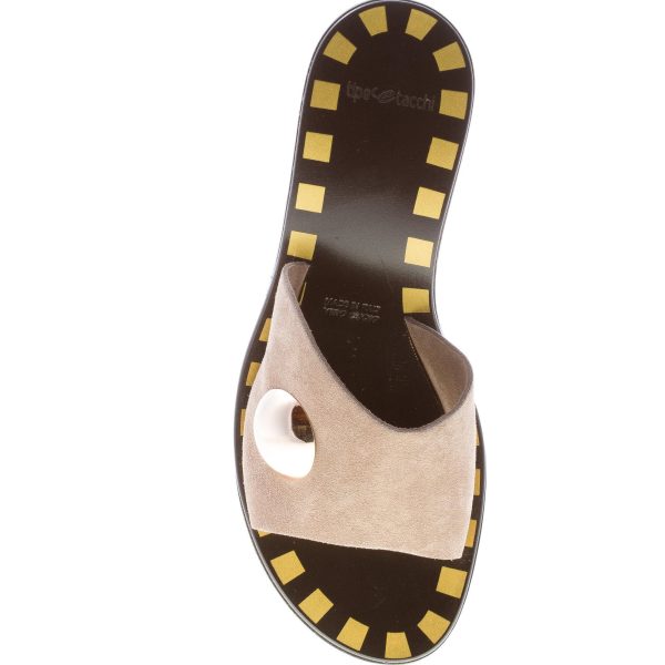 TIPI E TACCHI sandalo ciabatta in camoscio TORTORA con bottone. Tacco 6 cm - immagine 7