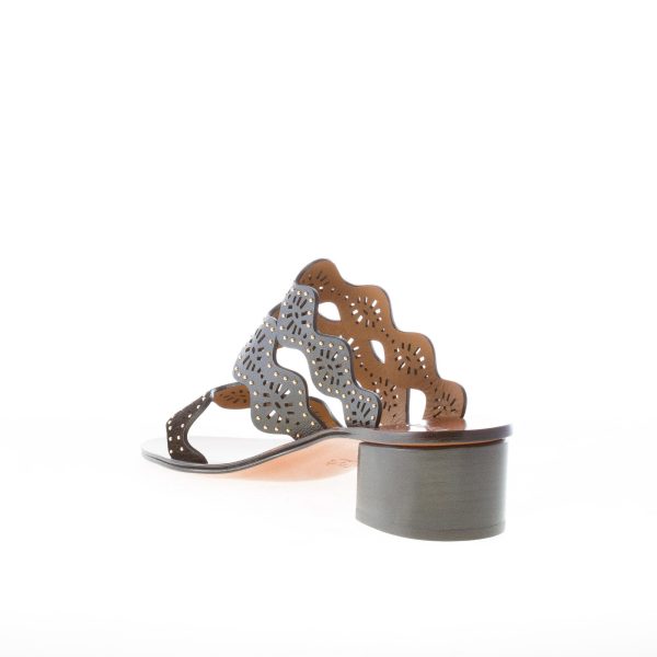 CHLOE' donna sandalo slide in pelle NERO con borchiette oro. Tacco 4 cm - immagine 4