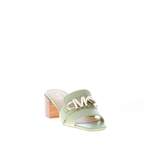 MICHAEL KORS donna ciabatta Izzy Mule in pelle VERDE con logo metal. Tacco 5 cm - immagine 2