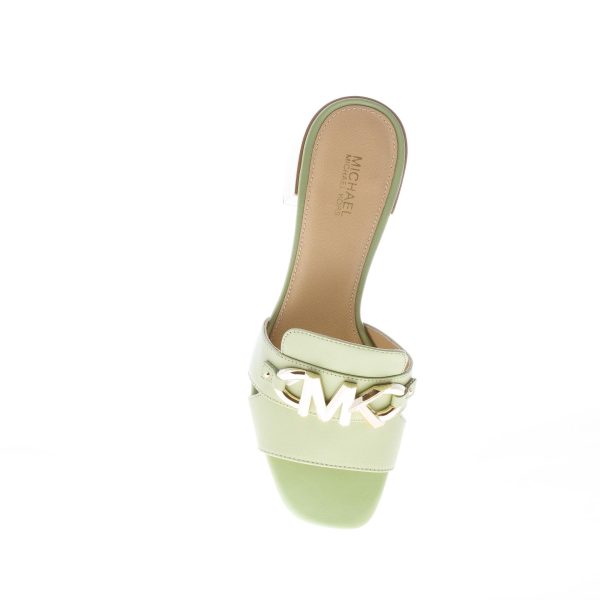 MICHAEL KORS donna ciabatta Izzy Mule in pelle VERDE con logo metal. Tacco 5 cm - immagine 7
