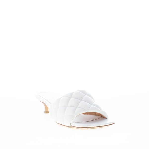 BOTTEGA VENETA donna sandalo mule Padded in pelle trapuntata OPTIC WHITE. Tacco 3,5 cm - immagine 2
