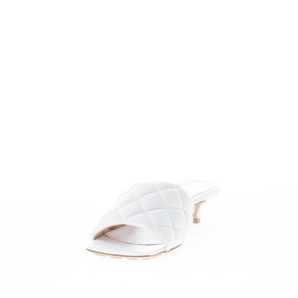 BOTTEGA VENETA donna sandalo mule Padded in pelle trapuntata OPTIC WHITE. Tacco 3,5 cm - immagine 6