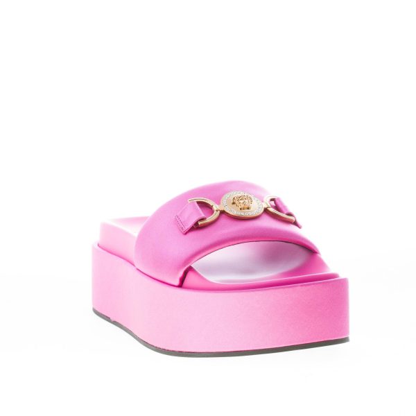 VERSACE sandalo platform slide in raso ROSA con emblema gioiello Medusa '95. Zeppa 6 cm - immagine 2