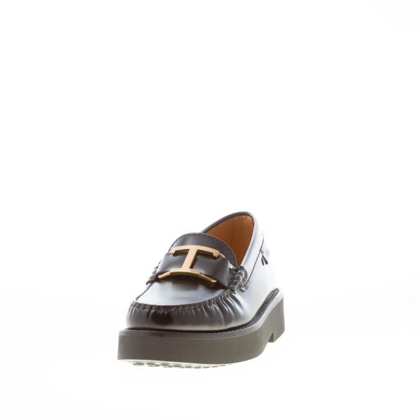 TOD'S donna mocassino T-Timeless in pelle spazzolata NERO con accessorio oro. Suola gomma - immagine 2