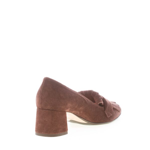 ANNA F. donna decolletè in camoscio TESTA DI MORO con maxi frangia. Tacco 5,5 cm - immagine 4